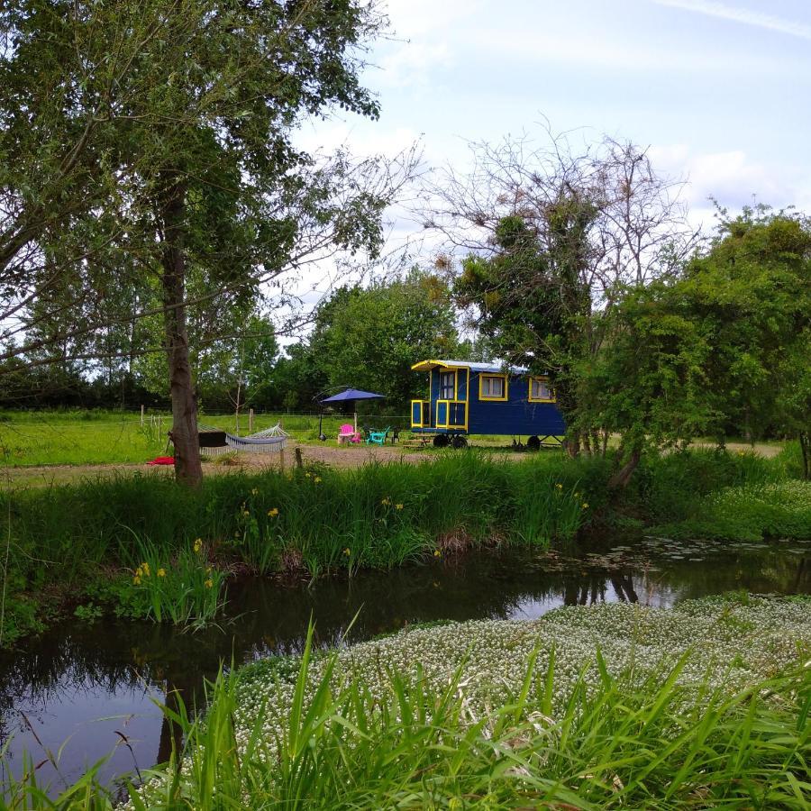 Вилла La Roulotte Du Moulin De Palet Bauge-en-Anjou Экстерьер фото